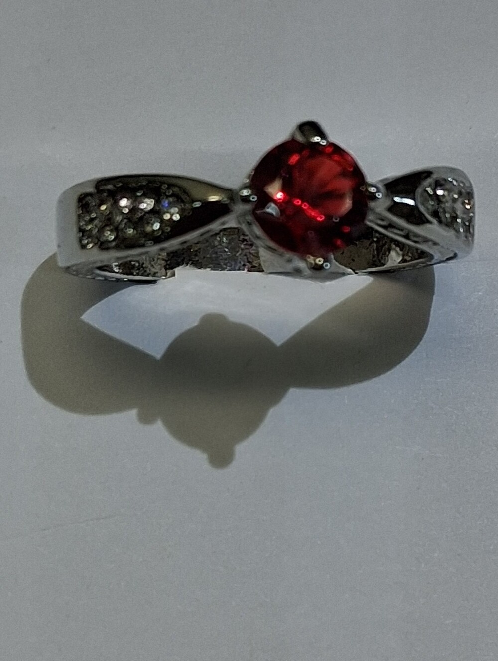 Individual ruby centered ring. - Picture 13 of 16